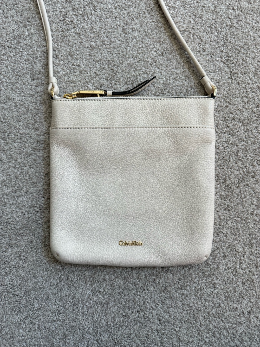 New Calvin Klein Lily Pebble Leather Crossbody Bag In White